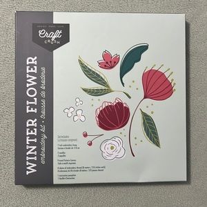 🌺 NIB Embroidery kit Craft Crush Winter Flower, beautiful 🌸